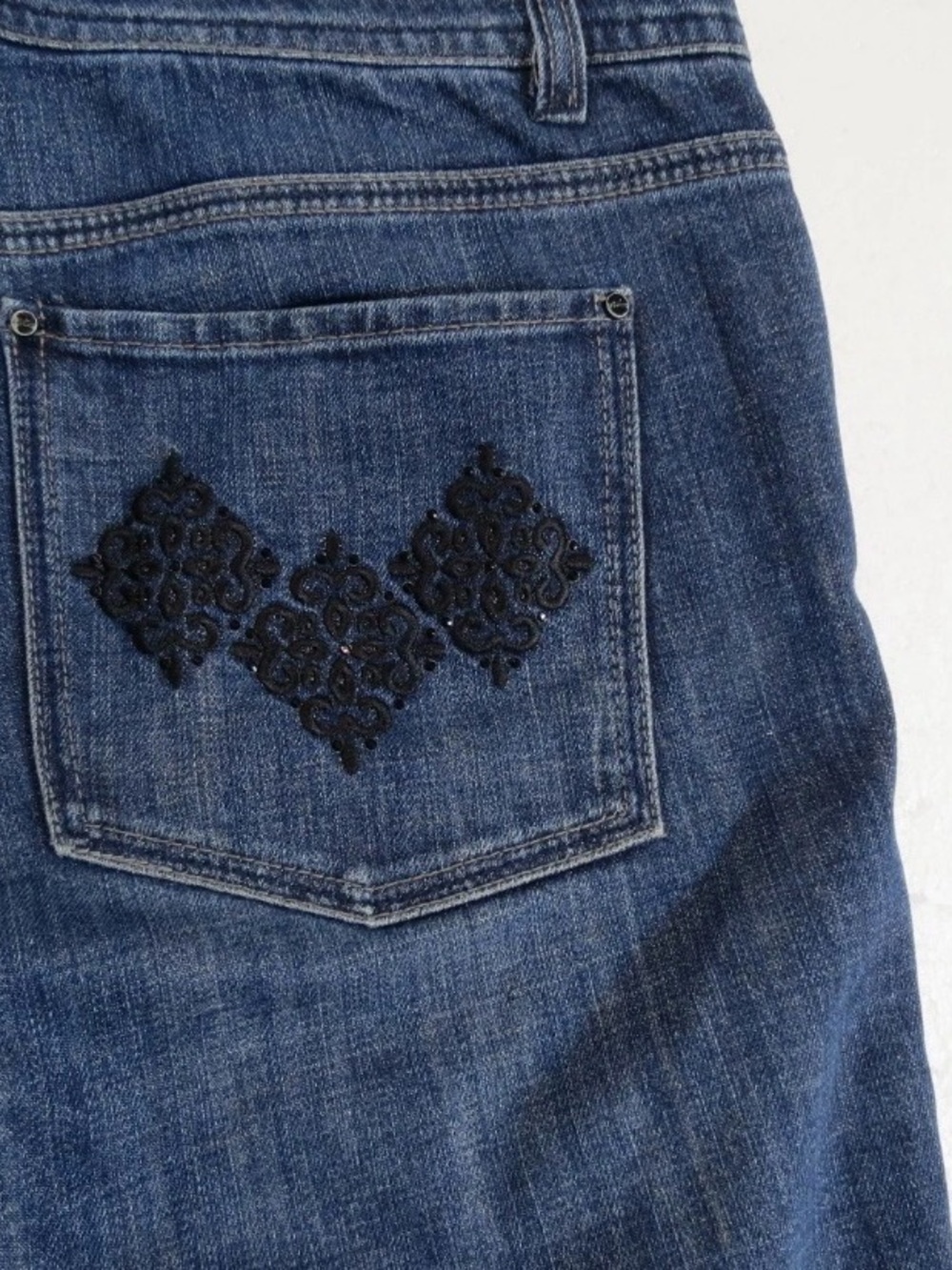 White House Black Market Women's Dark Blue Jeans with Black Embroidered Pocket